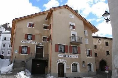 Gasthaus Zum Weissen Kreuz Hotel Samedan Buitenkant foto