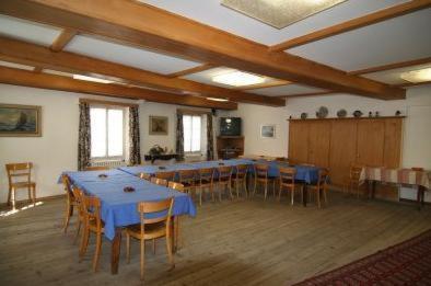 Gasthaus Zum Weissen Kreuz Hotel Samedan Buitenkant foto