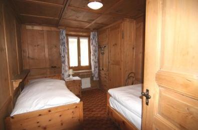 Gasthaus Zum Weissen Kreuz Hotel Samedan Buitenkant foto